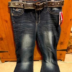New with tags women’s jeans with belt